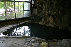 寿老の湯岩風呂　クロレラの湯　混浴