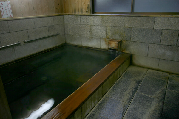 湯の峰温泉　公衆浴場　内湯：男女各１
